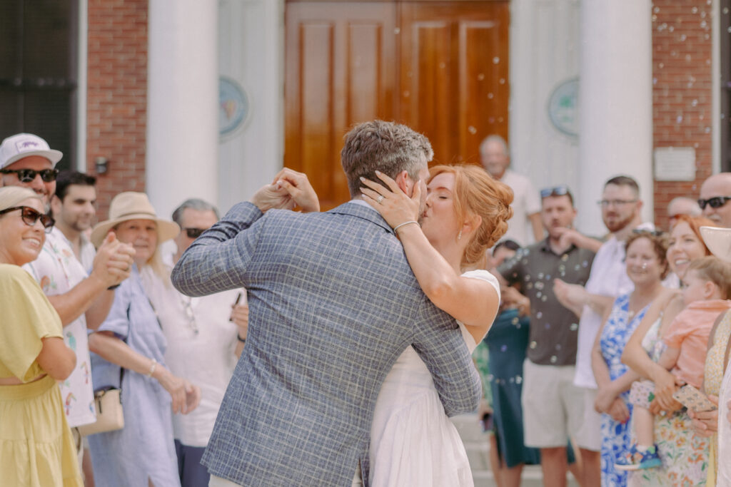 couple kisses on the steps of the courthouse 